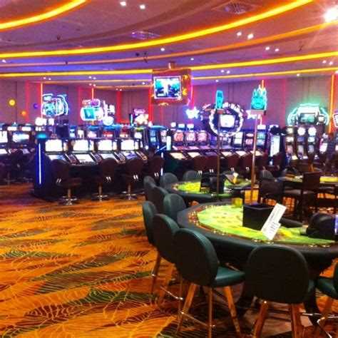 Pyrons - Jugar en línea - Revisión de máquinas tragamonedas de casino